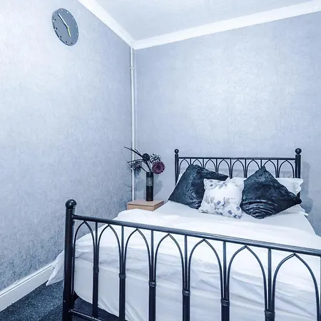 Lovely 3 Bed - Bradford *