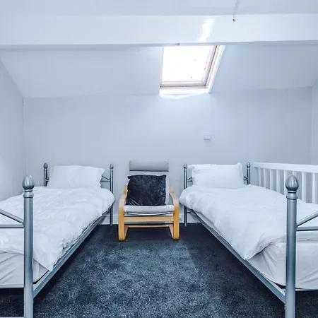 Lovely 3 Bed - Bradford