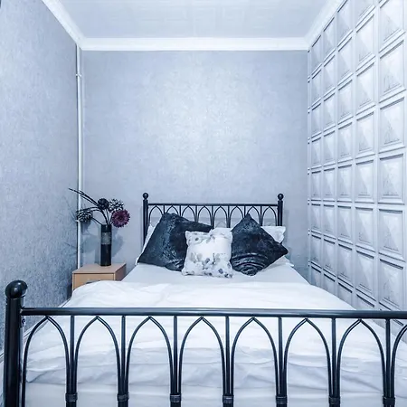 Lovely 3 Bed - Bradford *