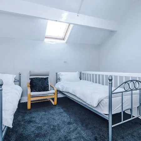 Lovely 3 Bed - Bradford