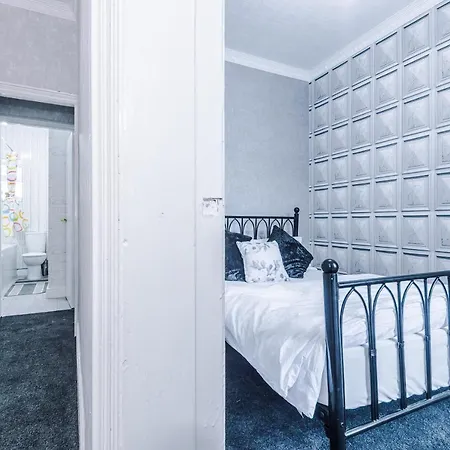 Holiday home Lovely 3 Bed - Bradford *